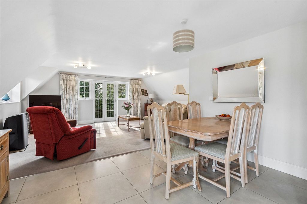 Additional image 11 of 2 bed flat for saleNorth Road, Berkhamsted, Hertfordshire HP4