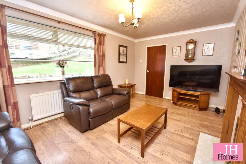 3 bed detached bungalow for saleChestnut Walk, Barrow-In-Furness, Cumbria LA13 photo 4