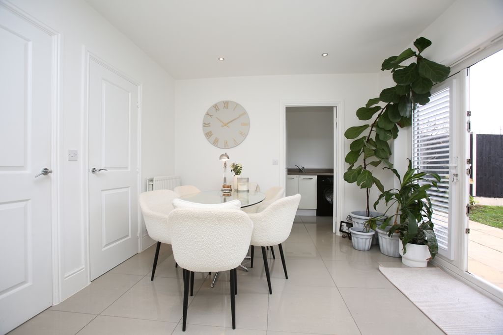 4 bed detached house for salePanama Drive, Atherstone CV9 photo 5