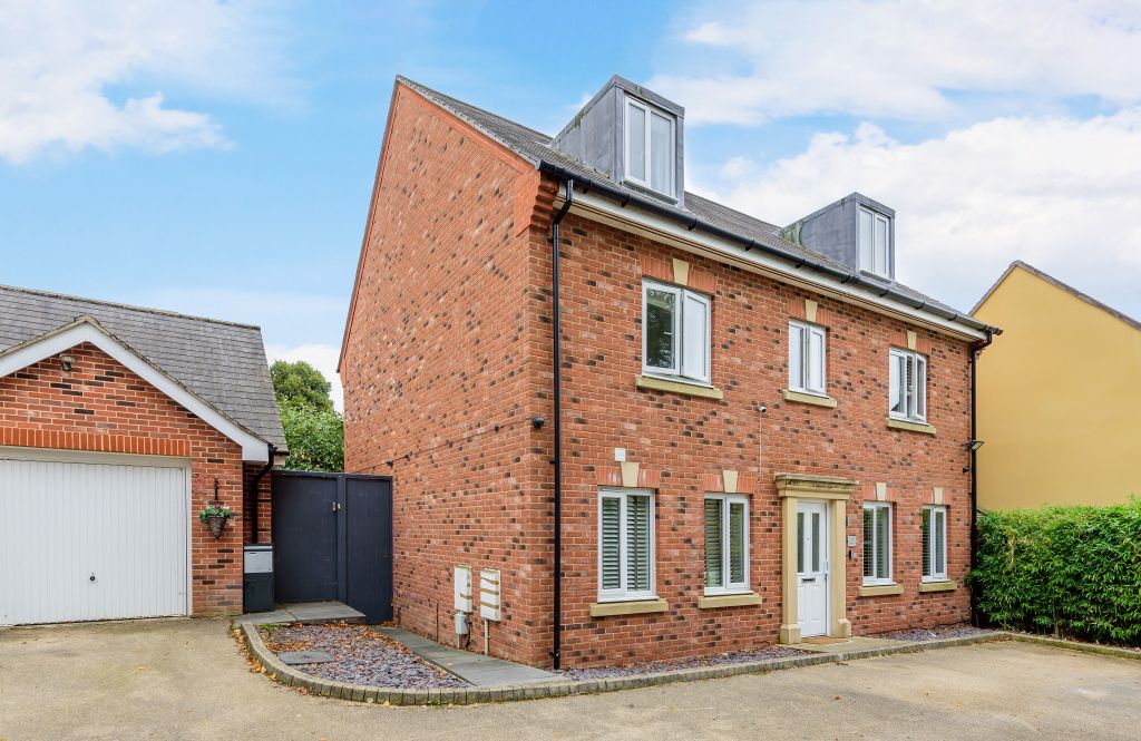 6 bed detached house for saleMustard Way, Andover SP11