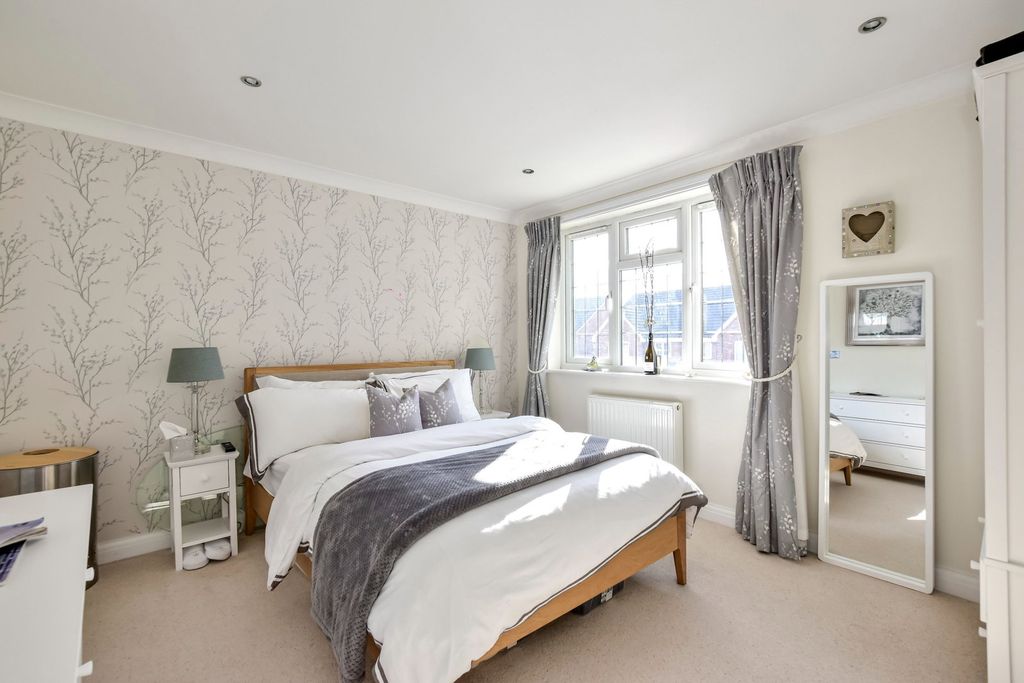 Additional image 12 of 4 bed semi-detached house for salePopes Road, Abbots Langley WD5