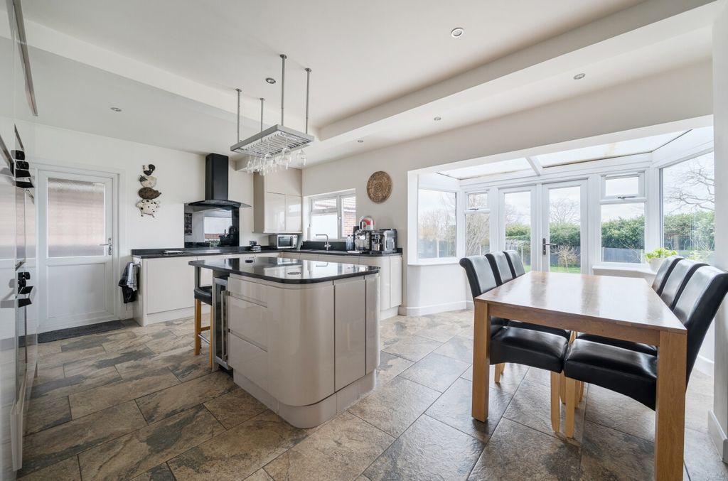 Additional image 7 of 5 bed bungalow for saleOatlands Road, Shinfield, Reading RG2