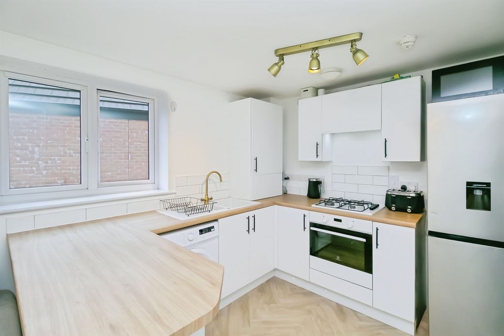 Additional image 10 of 2 bed flat for saleFfordd Y Mileniwm, Barry CF62