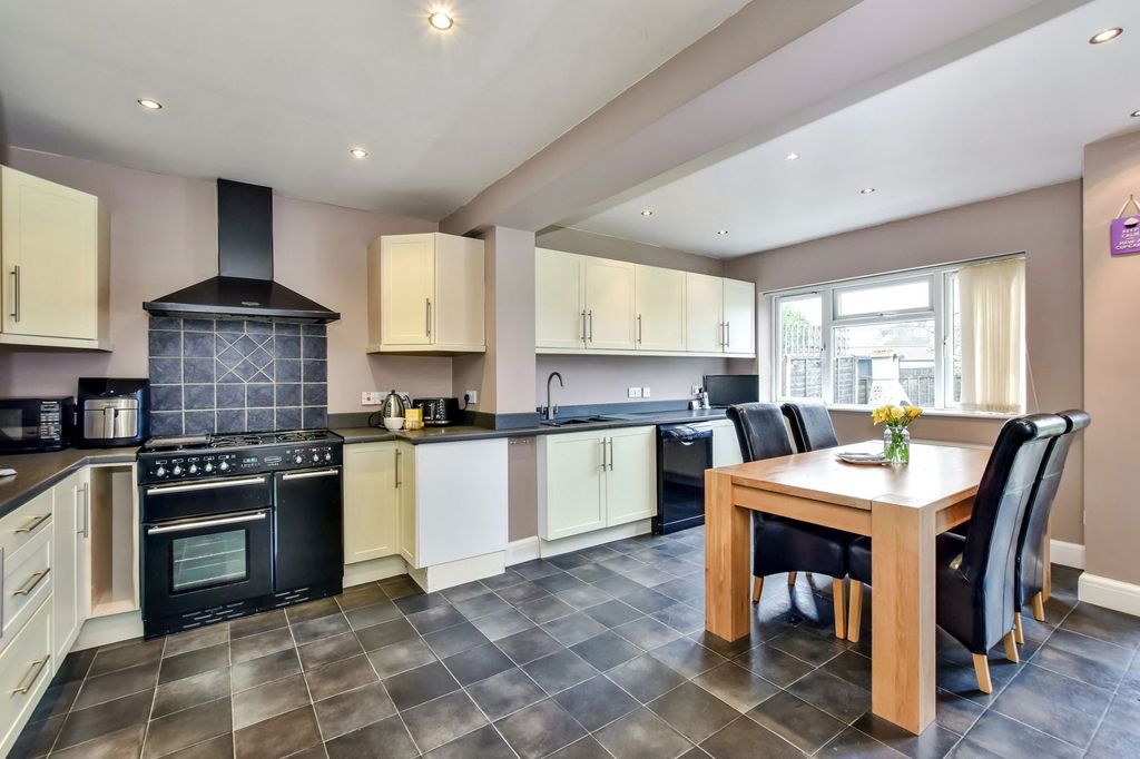 Additional image 5 of 4 bed semi-detached house for saleThe Crescent, Abbots Langley WD5