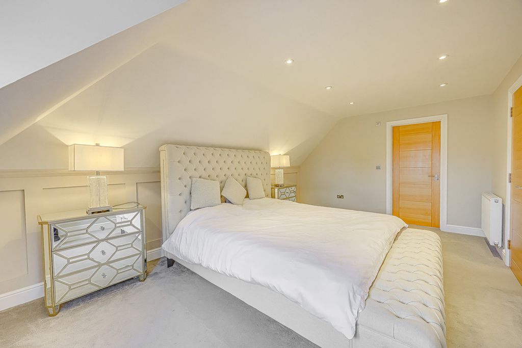 Additional image 29 of 5 bed detached house for saleSwale Road, Benfleet SS7