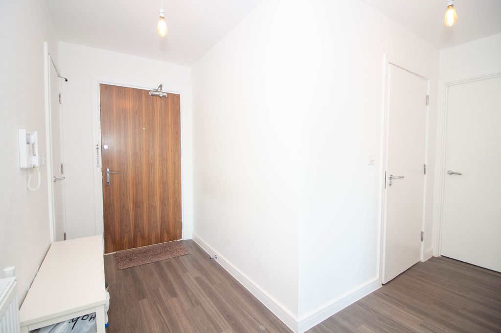 Additional image 11 of 2 bed flat for salePrestwick Road, South Oxhey, Watford WD19