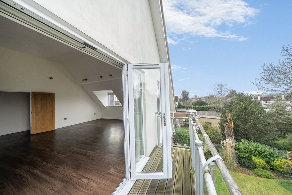 Additional image 3 of 2 bed flat for saleScotts Lane, Bromley BR2