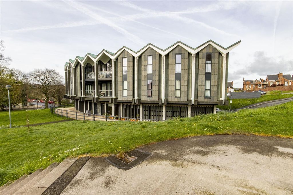 2 bed flat for saleKnightsbridge Court, West Bars, Chesterfield S40