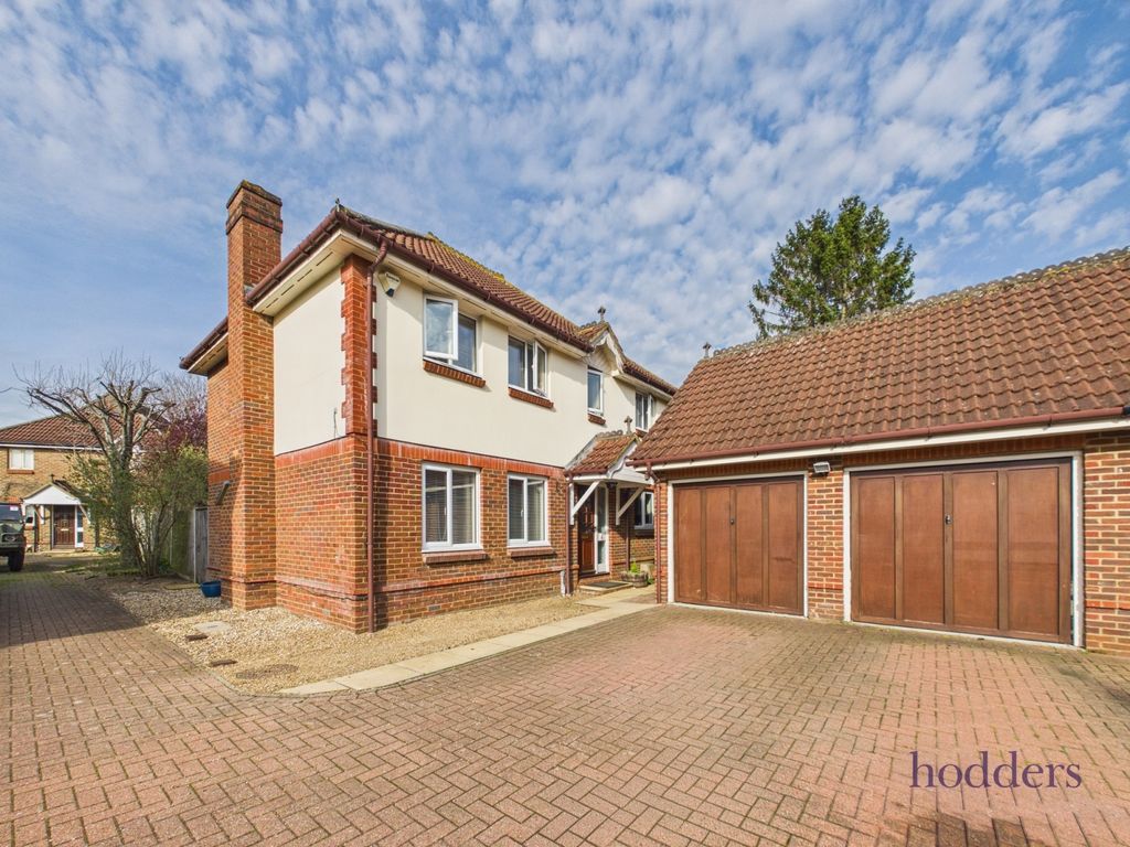 4 bed detached house for saleSumner Place, Addlestone, Surrey KT15