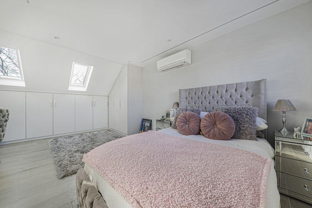Additional image 13 of 4 bed semi-detached house for saleEdwin Close, Bexleyheath DA7
