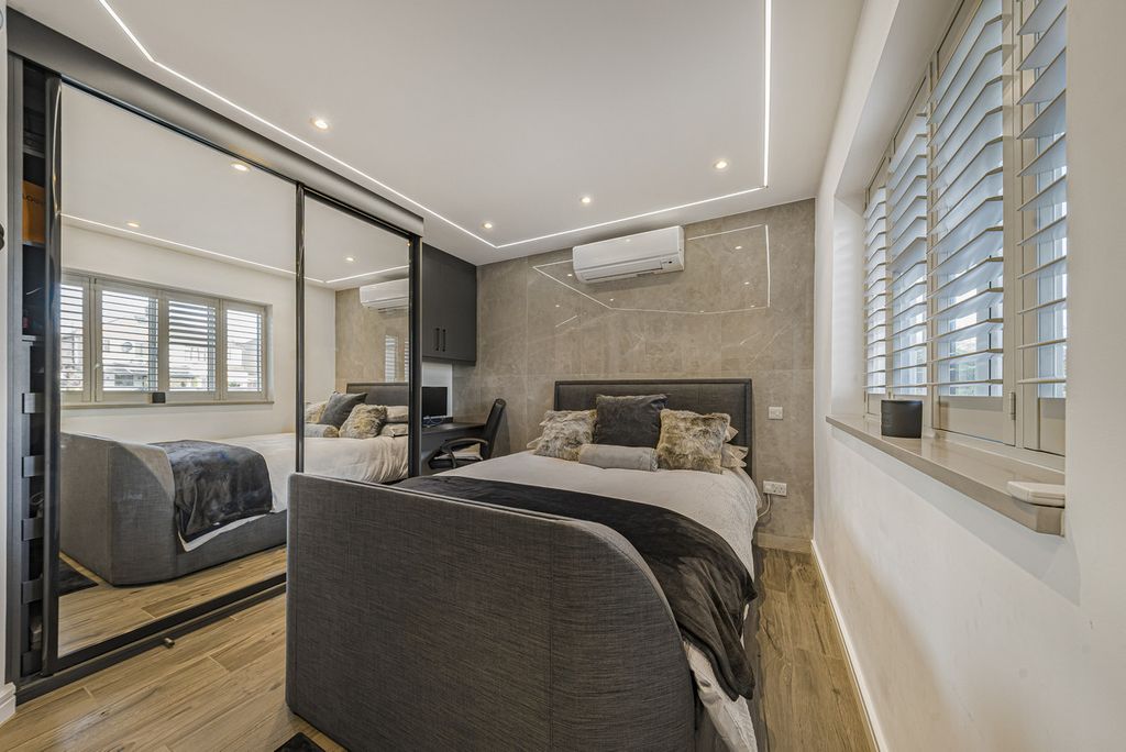 Additional image 15 of 4 bed semi-detached house for saleEdwin Close, Bexleyheath DA7