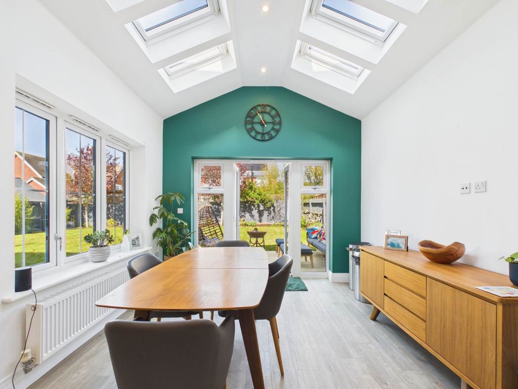 5 bed detached house for saleSawdy Drive, Aston Clinton HP22 photo 4