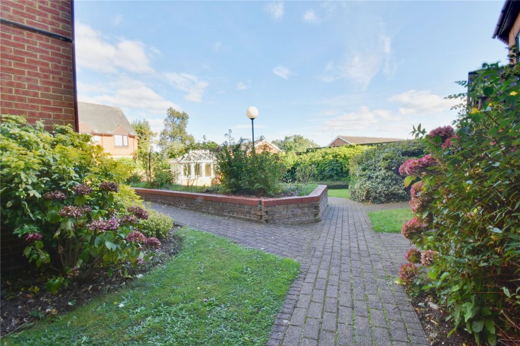 Additional image 9 of 1 bed flat for saleThe Crescent, Abbots Langley, Hertfordshire WD5