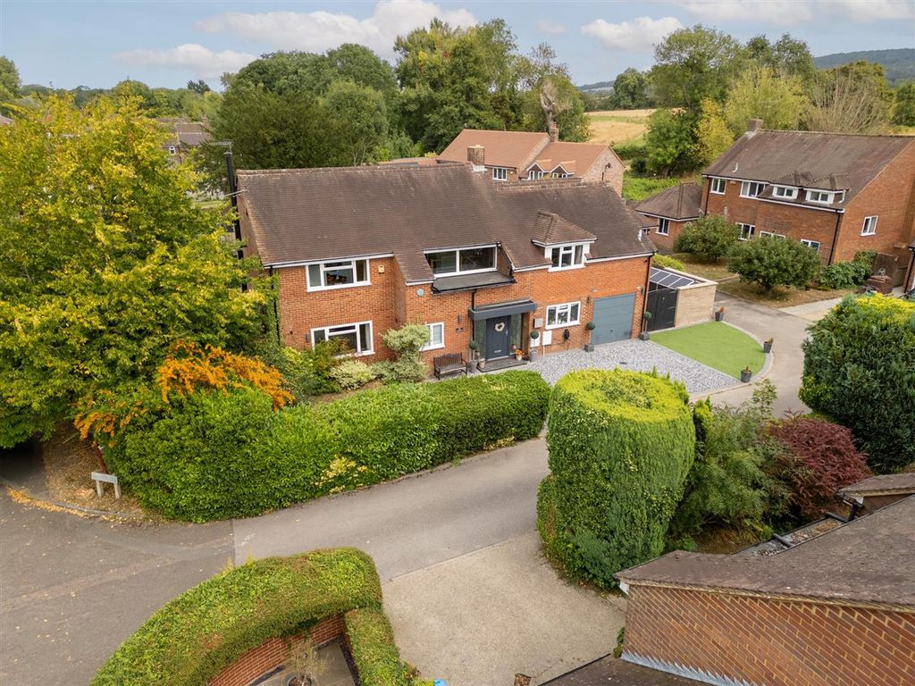4 bed detached house for saleBridleway, Weston Turville HP22
