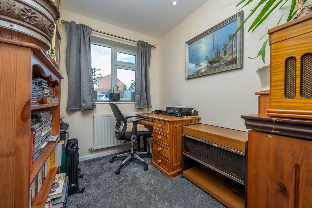 Additional image 17 of 4 bed semi-detached house for saleThrockmorton Road, Alcester B49