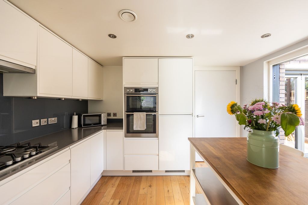 Additional image 10 of 4 bed town house for sale20 Lawrie Reilly Place, Edinburgh EH7