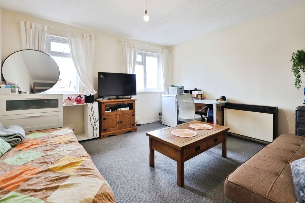 Additional image 7 of 1 bed flat for saleSanderling Close, Letchworth SG6