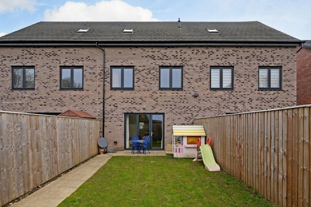 Additional image 25 of 4 bed town house for saleWoodyard Avenue, Tapton, Chesterfield S41