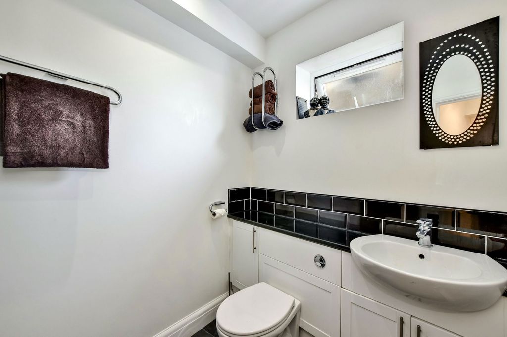 Additional image 11 of 4 bed semi-detached house for saleThe Crescent, Abbots Langley WD5