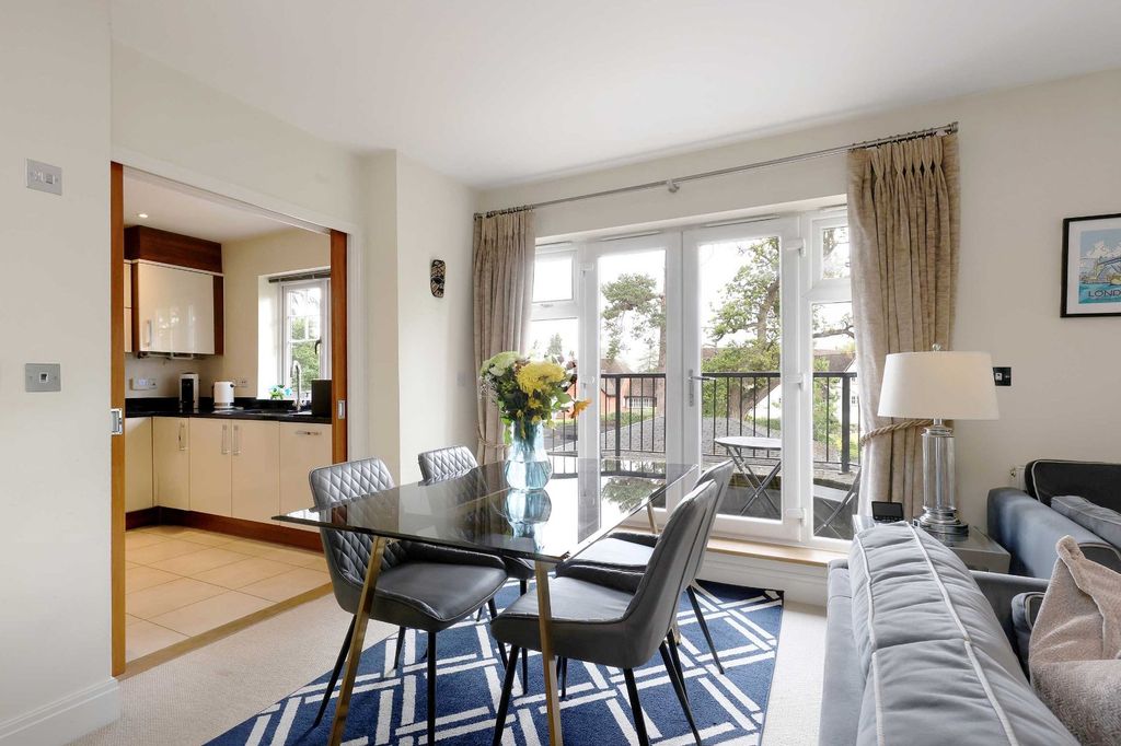 Additional image 4 of 2 bed flat for saleStation Road, Beaconsfield HP9