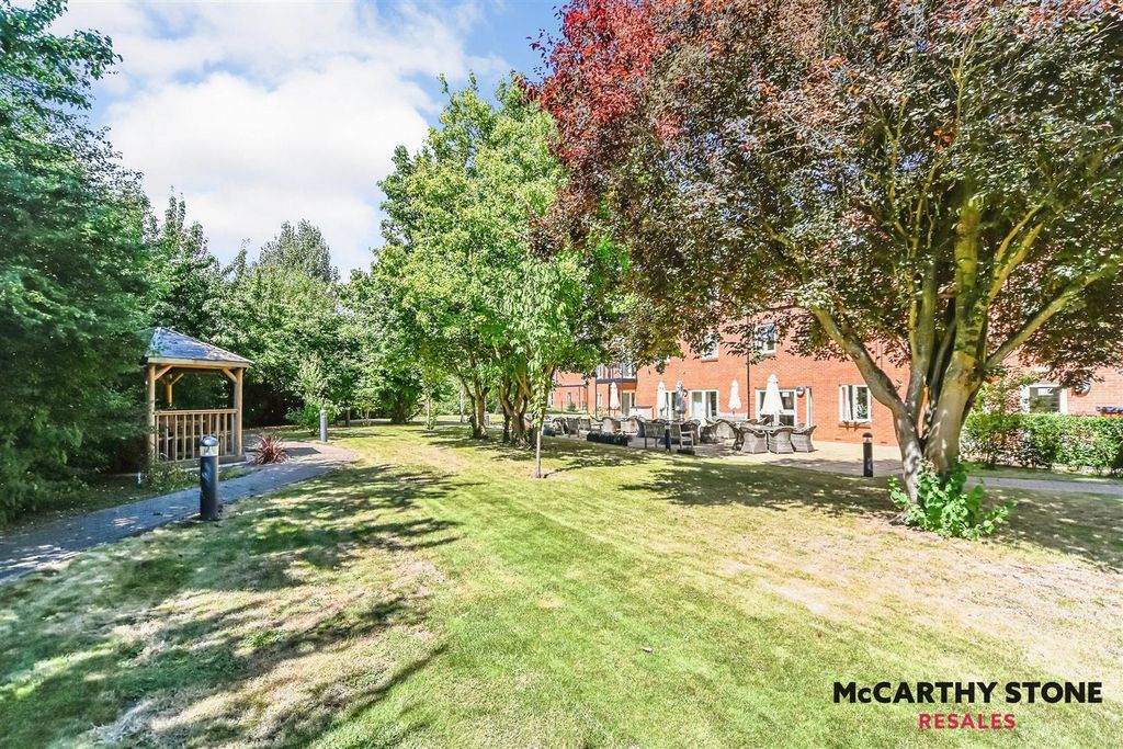 Additional image 13 of 2 bed flat for saleOakhill Place, High View, Bedford, Bedfordshire MK41