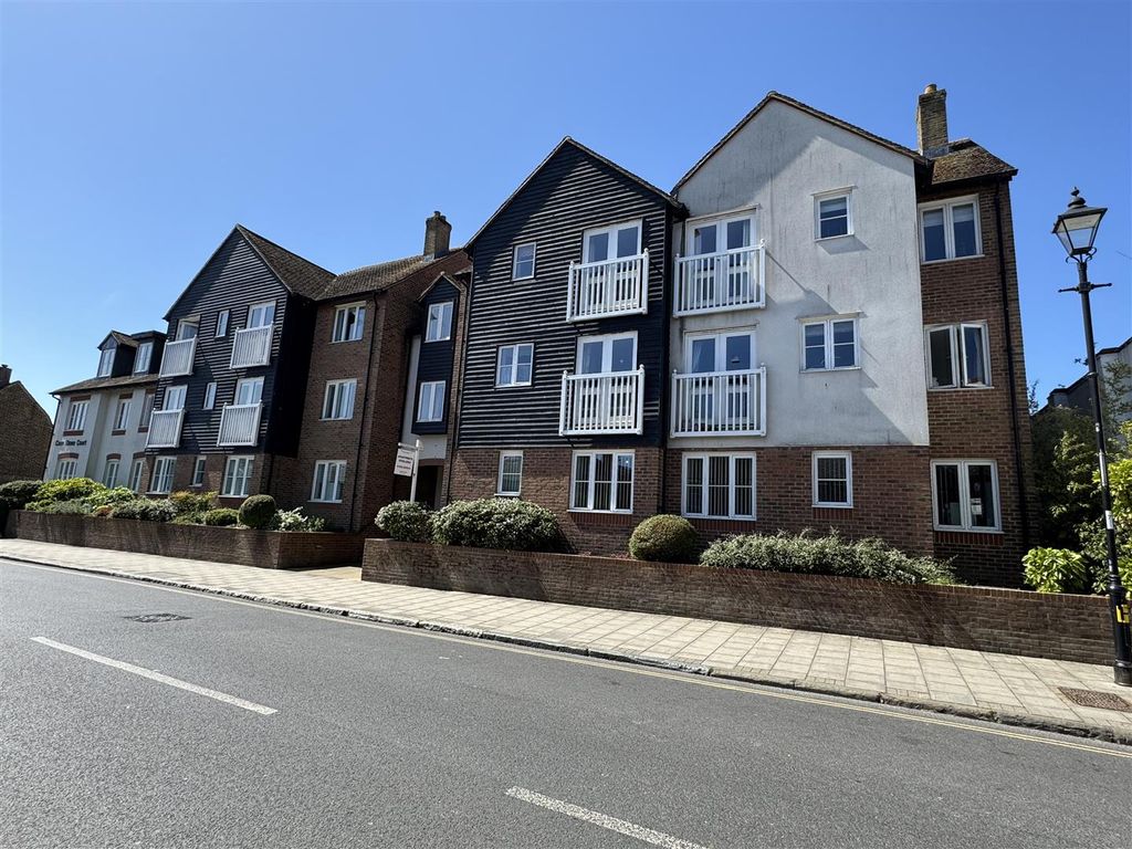 2 bed flat for saleQueen Street, Arundel BN18