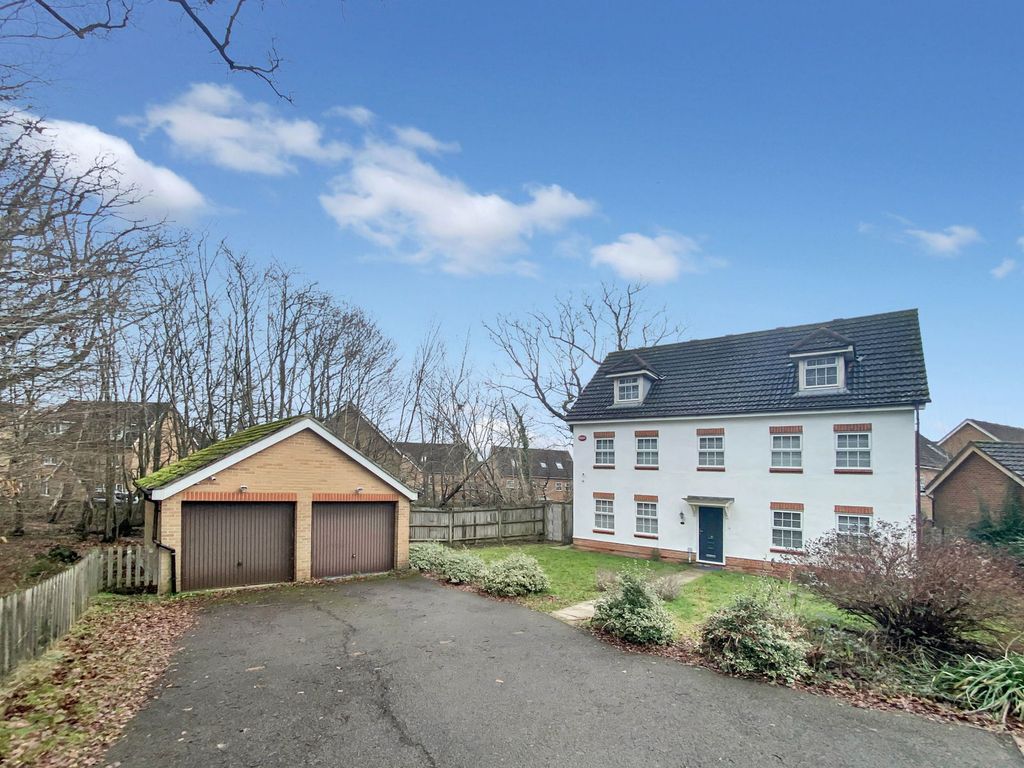 5 bed detached house for saleAspen Drive, Ashford, Kent TN23