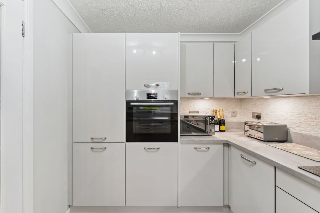 Additional image 13 of 2 bed flat for saleBallagan Place, Milngavie G62