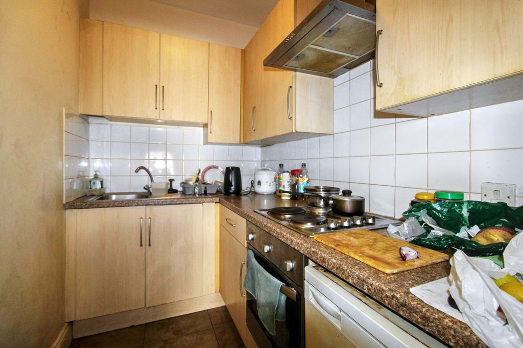 Additional image 13 of 6 bed property for saleUnion Street, Aldershot, Hampshire GU11