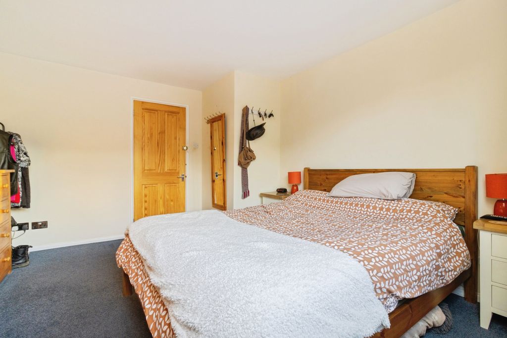 Additional image 9 of 2 bed flat for saleAlexandra Road, Bridport DT6