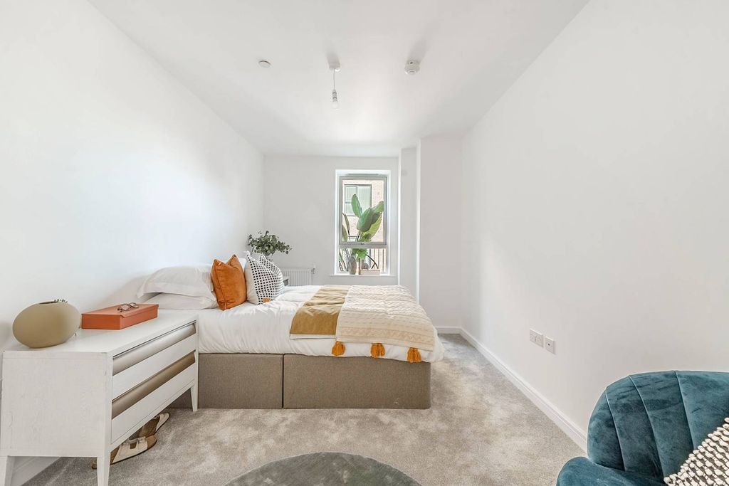 Additional image 3 of 2 bed flat for saleSouth Oxhey Central, Watford WD19