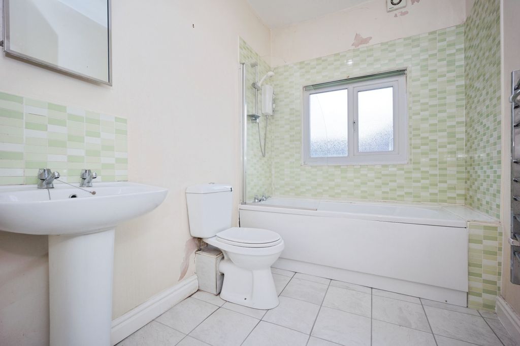 Additional image 4 of 2 bed flat for saleHigh Street, Stalybridge SK15