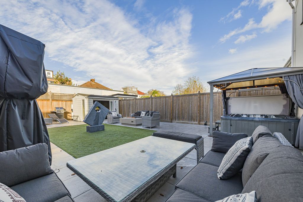 Additional image 40 of 4 bed semi-detached house for saleEdwin Close, Bexleyheath DA7