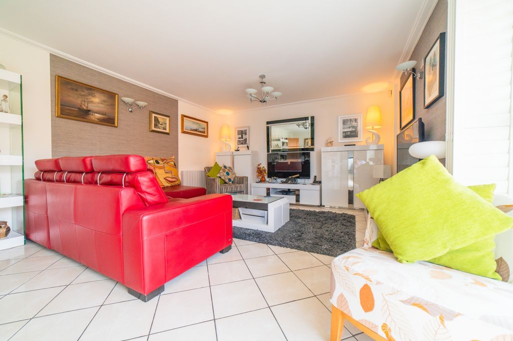 Additional image 3 of 2 bed flat for saleLynton Court, Cardiff Bay CF10