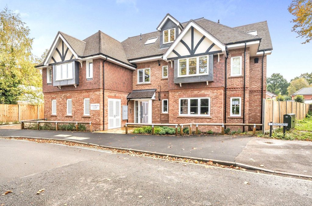 1 bed flat for saleWoking GU21