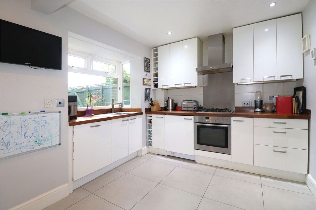 Additional image 2 of 3 bed semi-detached house for saleWoking, Surrey GU21