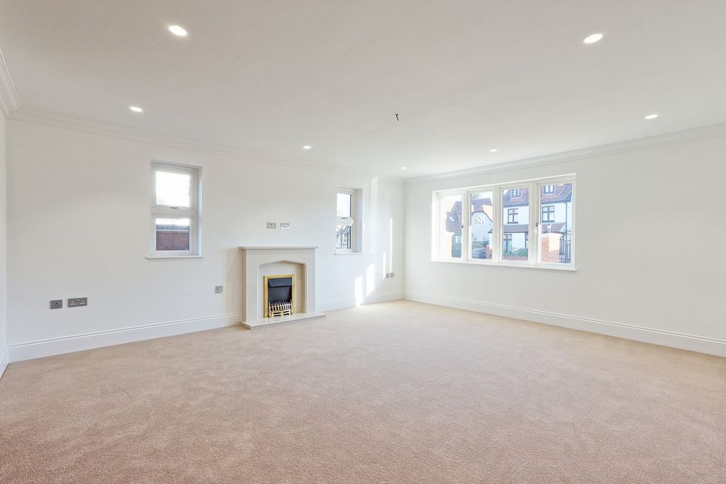 Additional image 3 of 6 bed detached house for saleCurtis Road, Emerson Park RM11