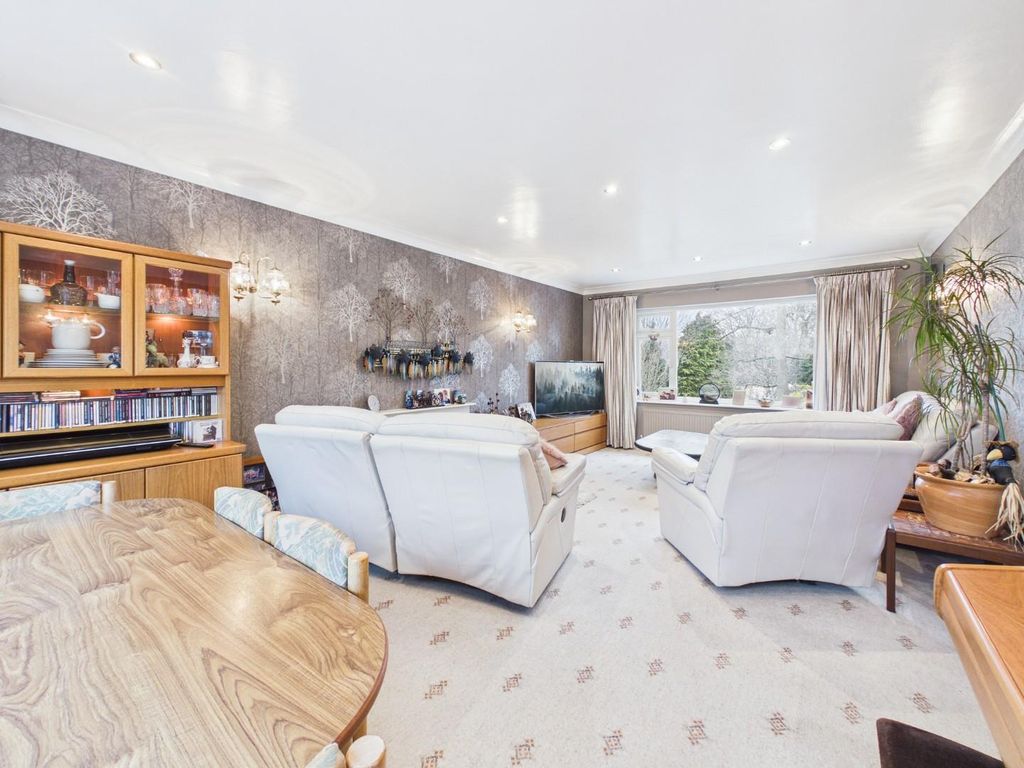 4 bed detached house for saleWoodvale Crescent, Bingley BD16 photo 3
