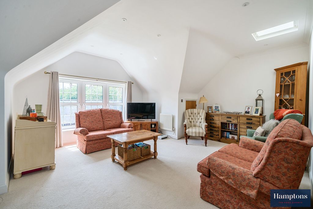 Additional image 2 of 3 bed flat for saleWhielden Street, Amersham HP7
