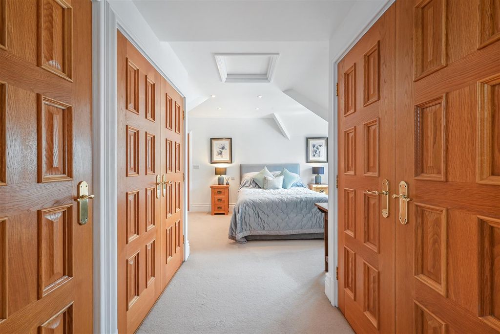 Additional image 19 of 2 bed flat for saleHolly Hill Park, Banstead SM7