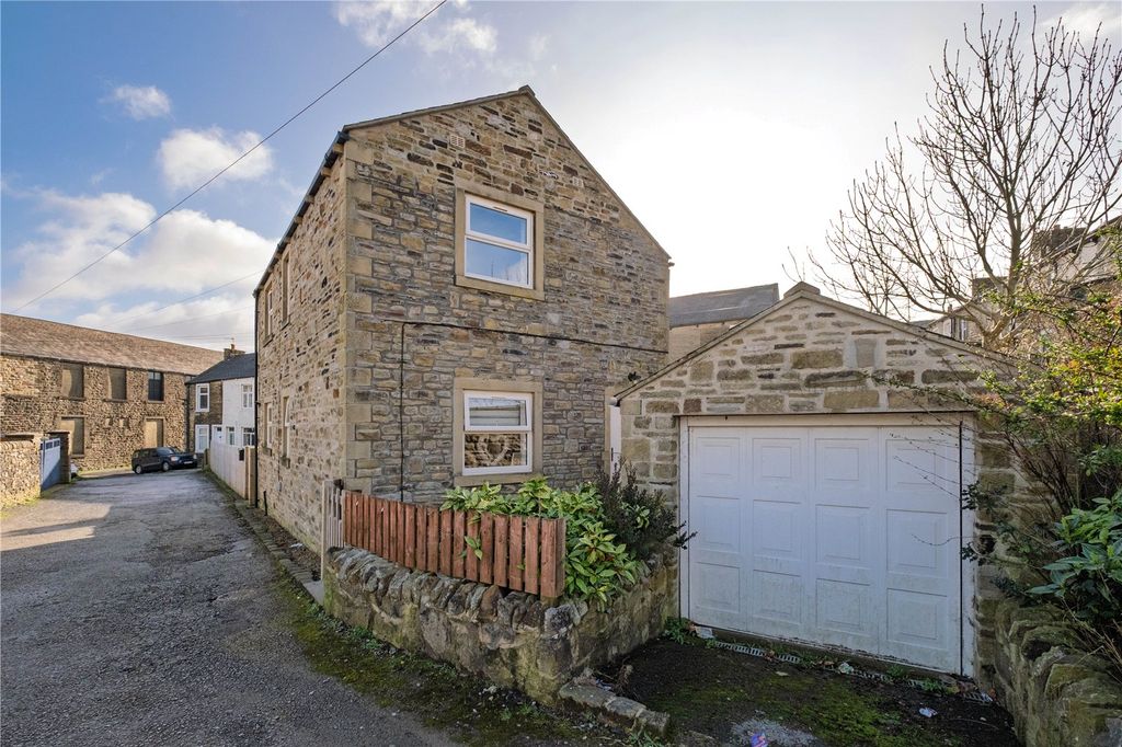 3 bed detached house for saleCornmill Terrace, Barnoldswick, Lancashire BB18