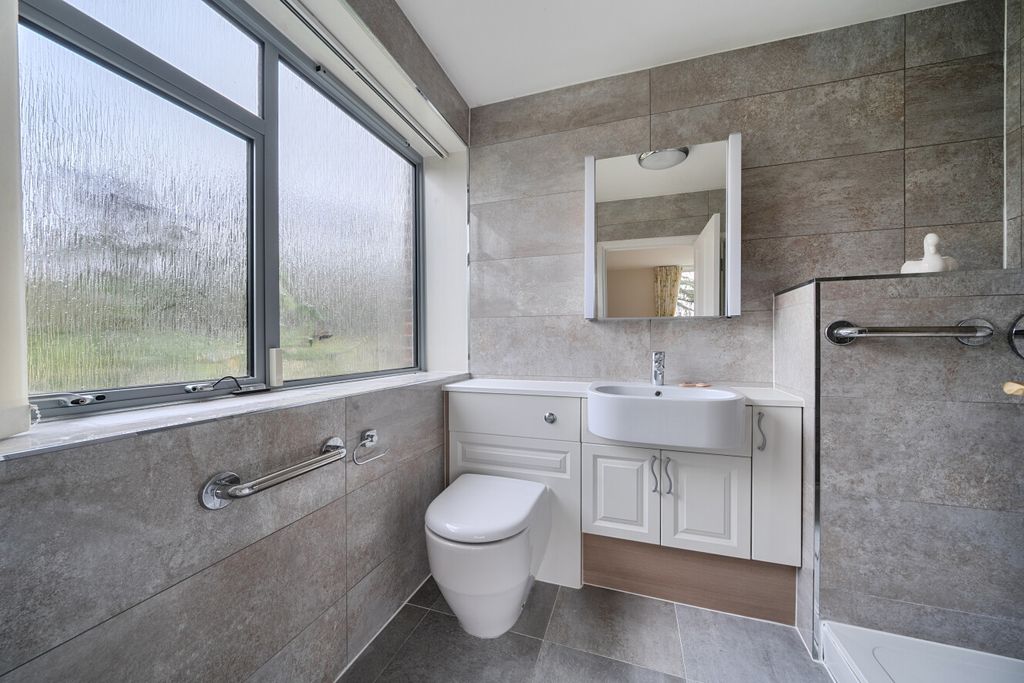 Additional image 8 of 3 bed flat for saleParkside, Court Downs Road, Beckenham BR3