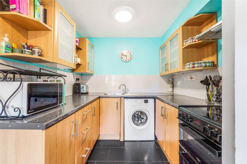Additional image 5 of 1 bed flat for saleTylersfield, Abbots Langley, Hertfordshire WD5