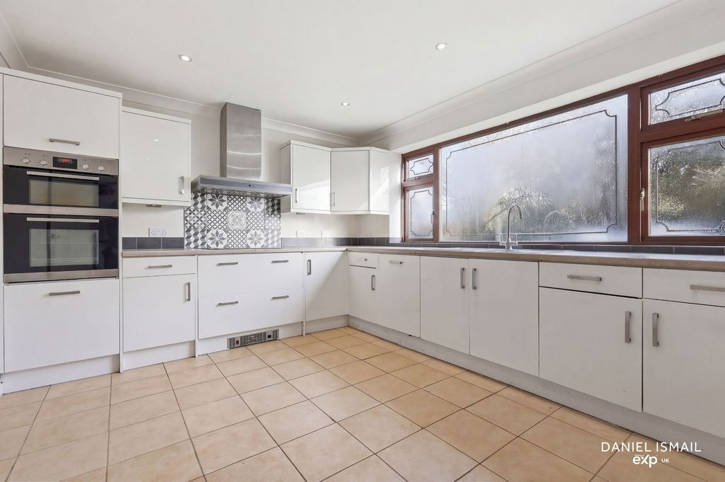 Additional image 4 of 8 bed detached house for saleWelbeck Drive, Langdon Hills, Basildon SS16