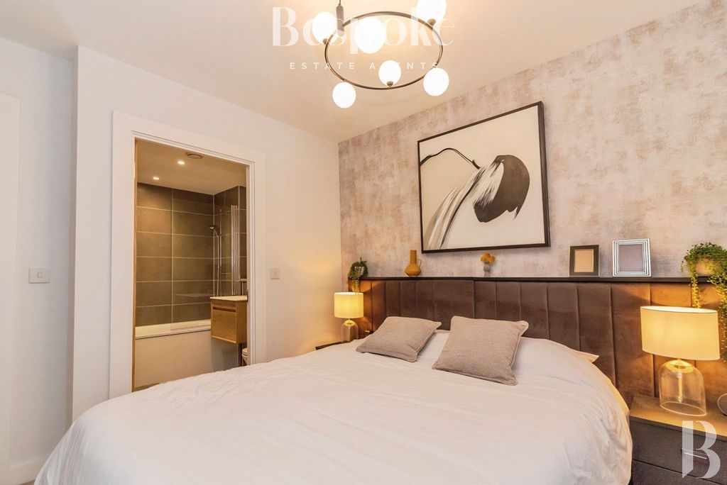Additional image 11 of 2 bed flat for saleSunapee Road, Reading RG2