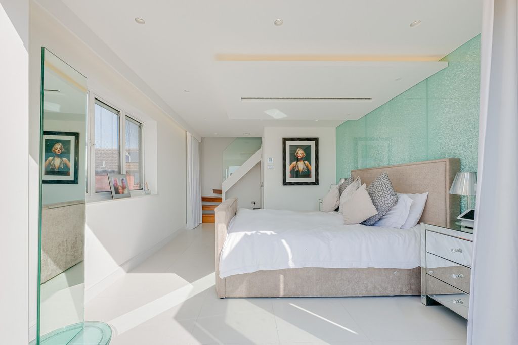 Additional image 23 of 5 bed detached house for saleHomestead Gardens, Hadleigh SS7