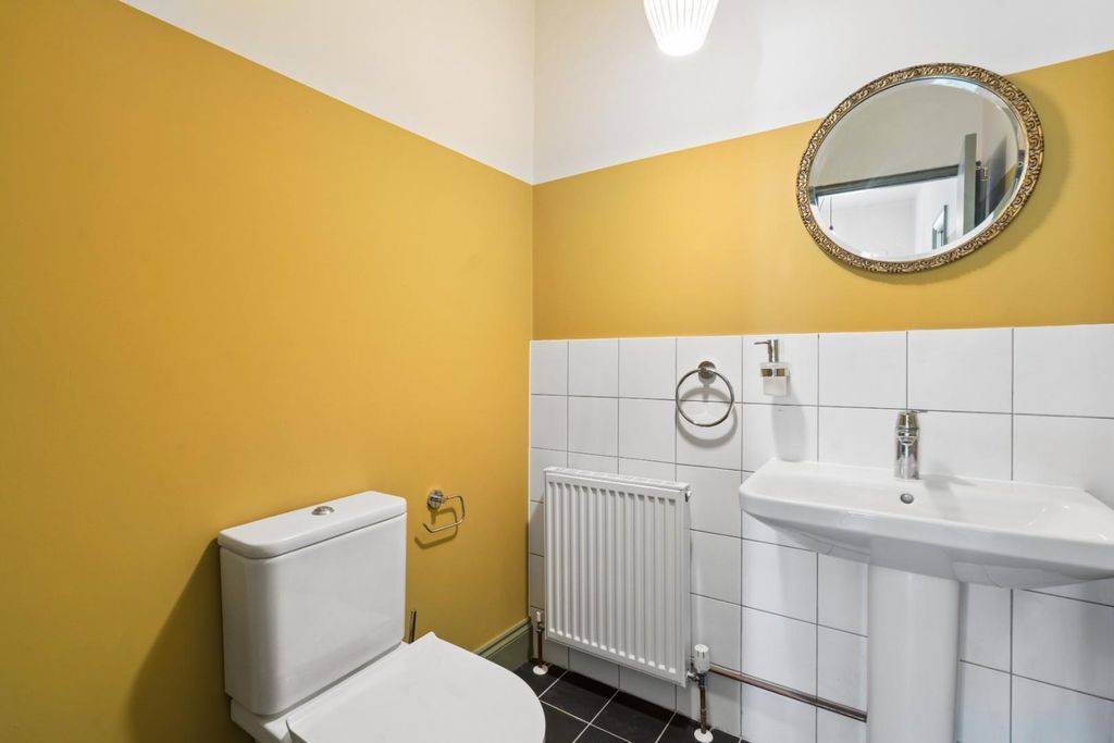Additional image 13 of 3 bed terraced house for saleHigh Street, Old Amersham, Buckinghamshire HP7