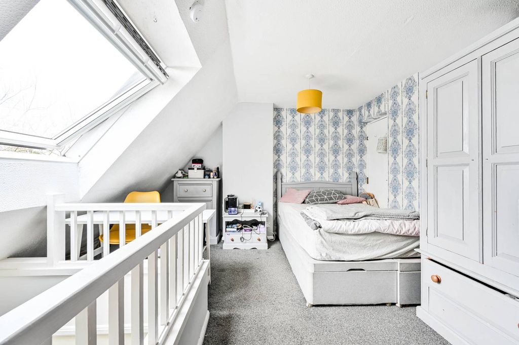 Additional image 4 of 1 bed flat for saleVeryan, Goldsworth Park, Woking GU21