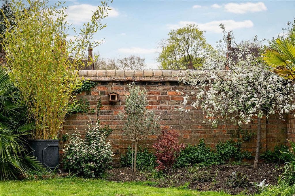 Additional image 24 of 5 bed detached house for saleWaterloo Road, Bedford MK40