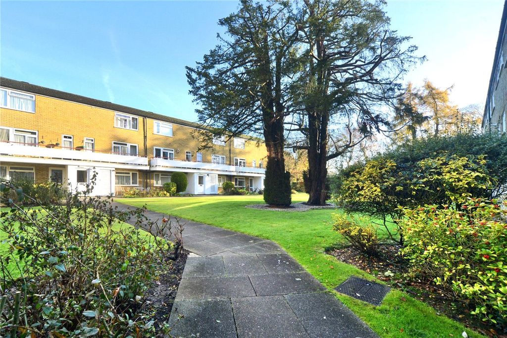 2 bed flat for saleWoodmansterne Lane, Banstead, Surrey SM7